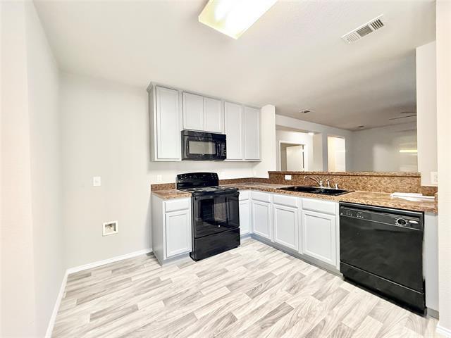 Building Photo - 5912 Ridge Lake Dr