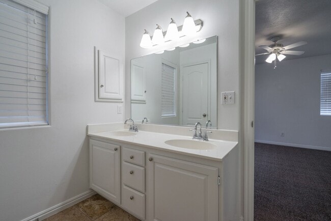 Building Photo - La Paloma Condo with 2-Bedrooms and 2-Bathrooms