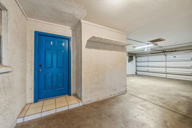 Building Photo - 6120 E Augusta Cir