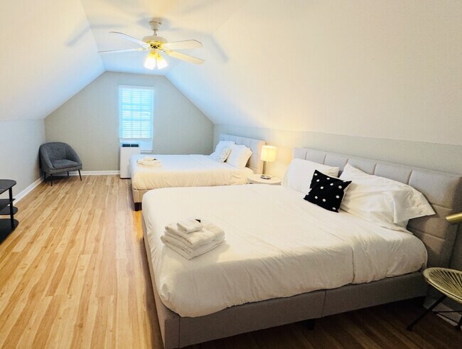 Building Photo - 6054 Lights Ferry Rd