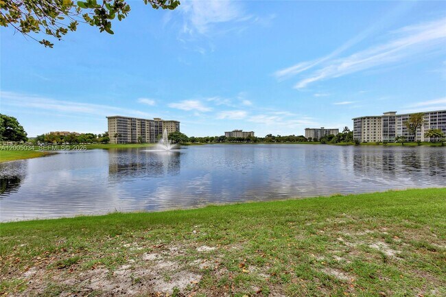 Building Photo - 3091 N Course Dr