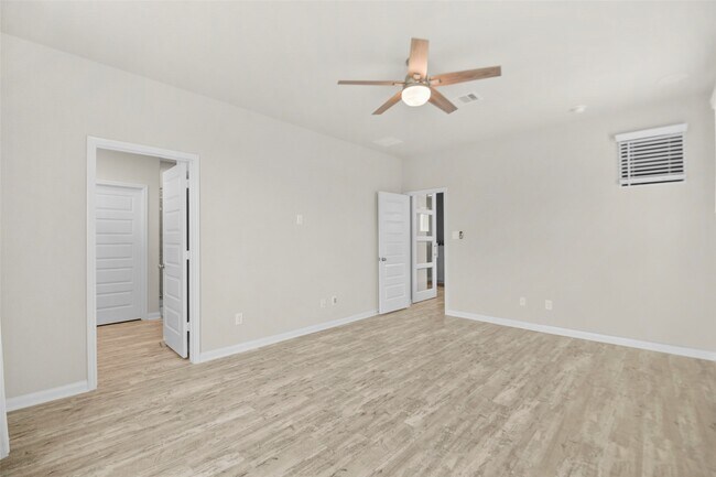 Building Photo - 9911 Brickhouse Dr