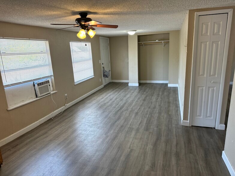 Building Photo - 224 C St