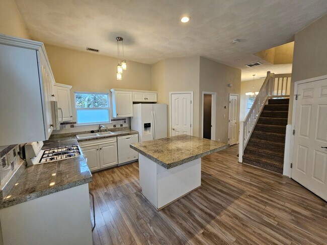 Building Photo - THREE SHIPS LANDING