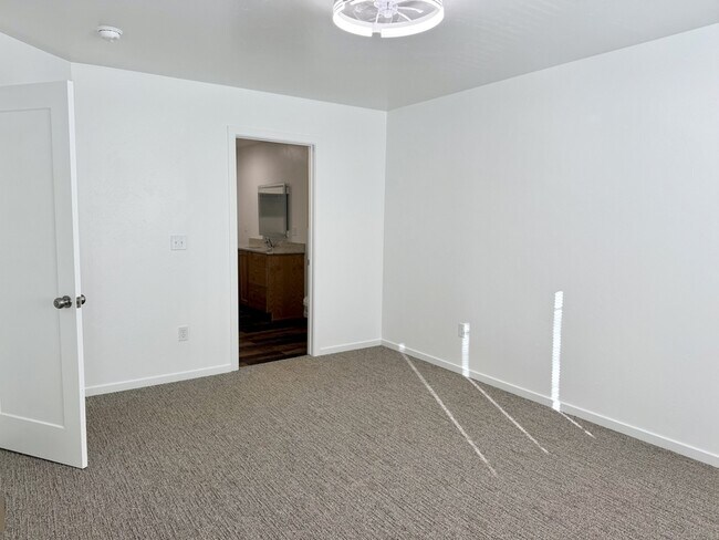 Building Photo - 361 W 400 S