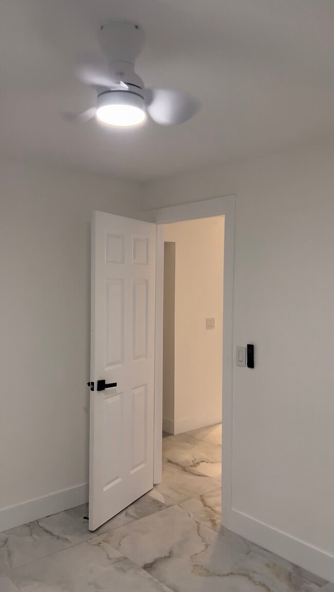 Building Photo - 5911 NW 19th Ct