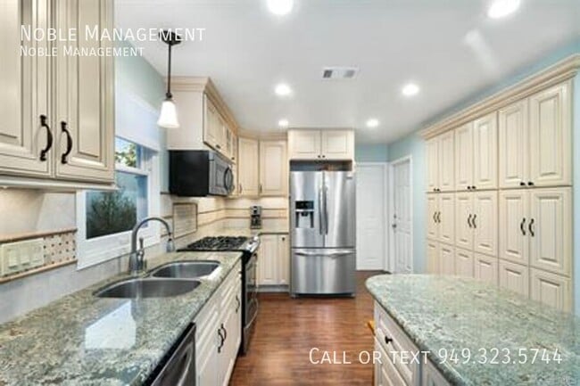 Building Photo - 327 N Harwood-