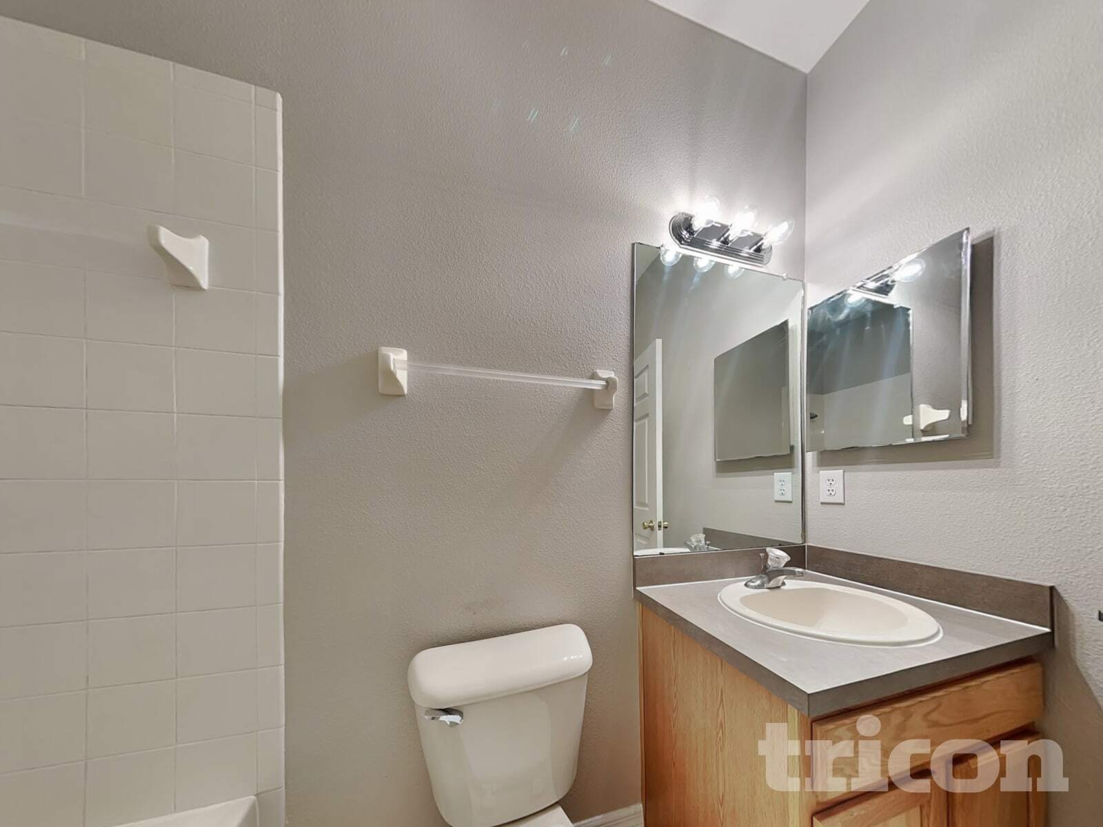 Building Photo - 7253 Lamplighter St