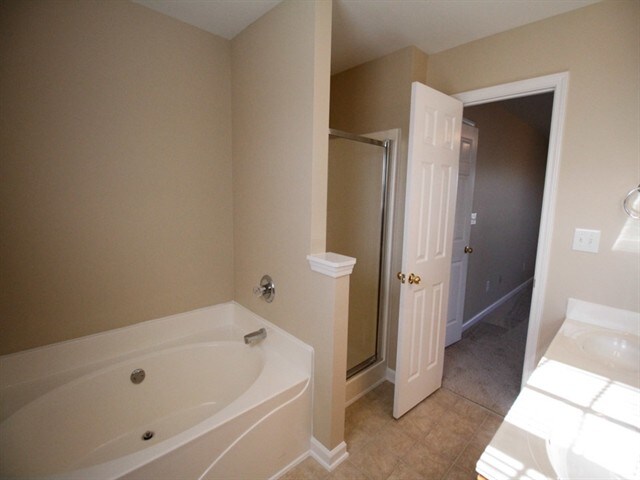 Building Photo - 1704 Carlyon Ct
