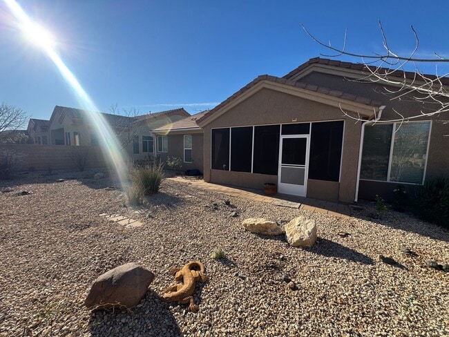 Building Photo - Beautiful 3 Bed / 2 Bath Furnished Home in Sun River 55+ Community!!