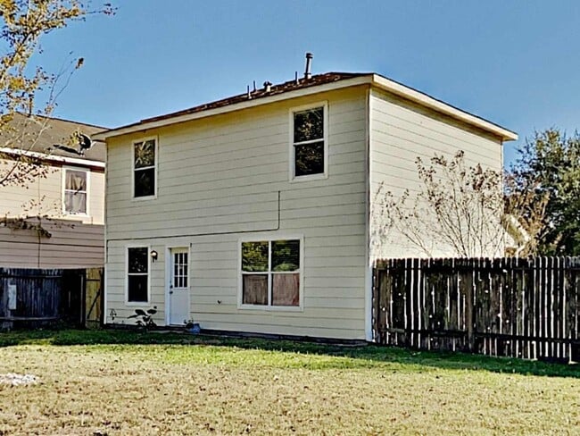 Building Photo - 9211 Shaded Pines Dr