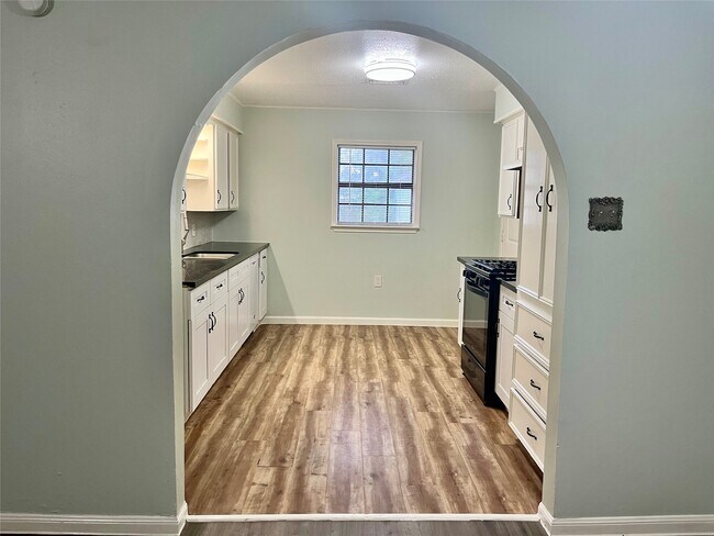 Building Photo - 1407 14th Ave N