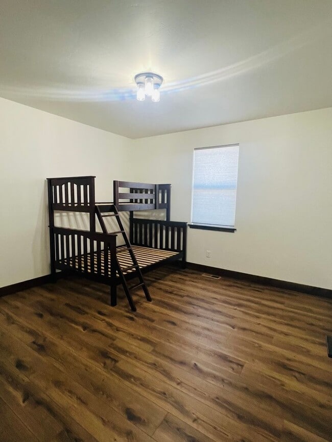 Building Photo - Newer Home - 3 Bedroom - 2 Bath - Corvallis