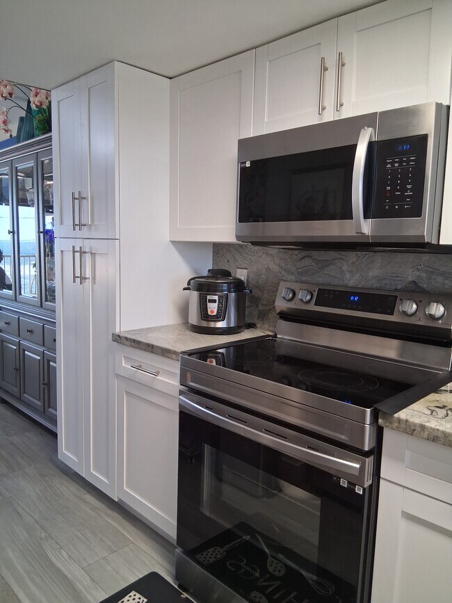 Building Photo - 2390 Ocean Shore Blvd