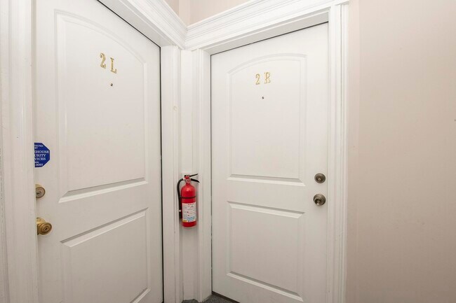 Building Photo - 345 7th St