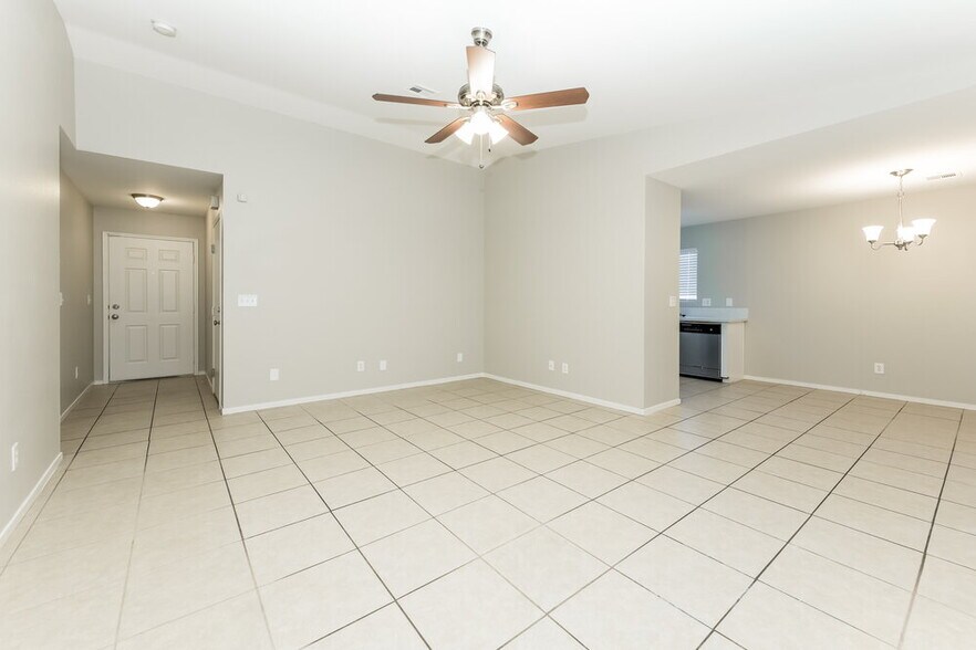 Building Photo - 3009 Honeysuckle Ave