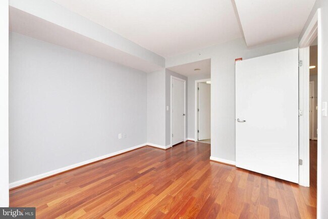 Building Photo - 355 I St SW