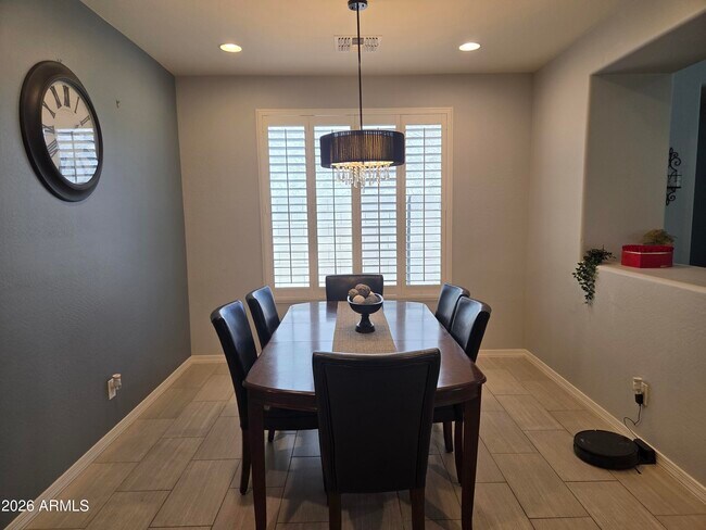 Building Photo - 3607 E Salter Dr