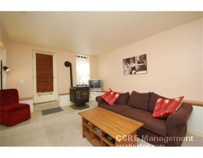 Primary Photo - 28 Gainsborough St