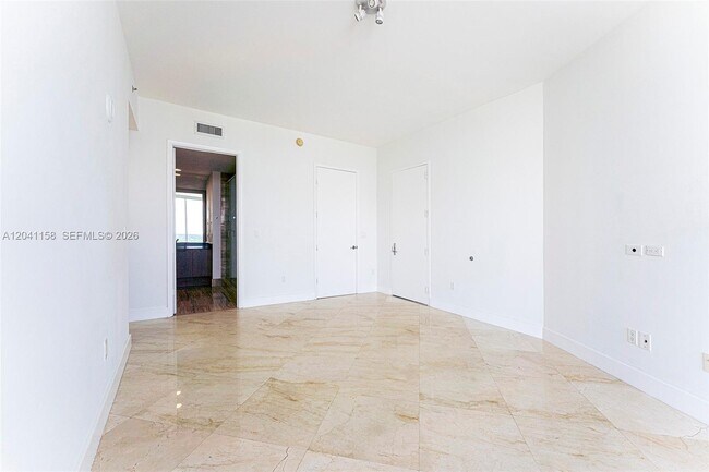 Building Photo - 15901 Collins Ave