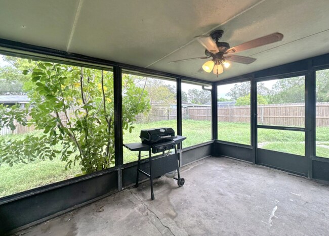 Building Photo - 6475 Cedarbrook Dr