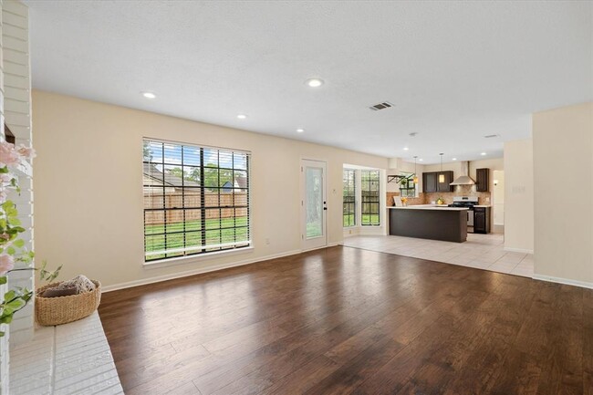 Building Photo - 3807 Forest Village Dr