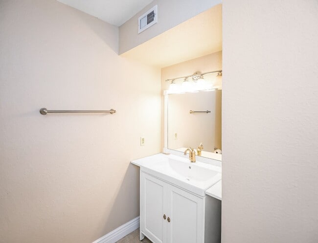 Building Photo - 18511 Egret Bay Blvd