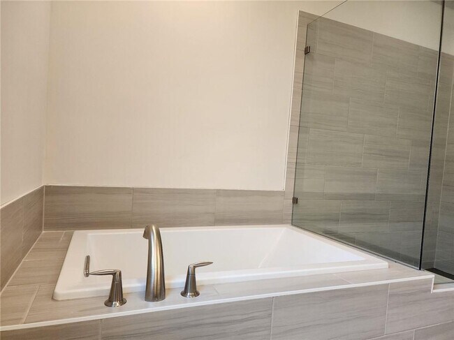 Building Photo - 1220 Walden Xing