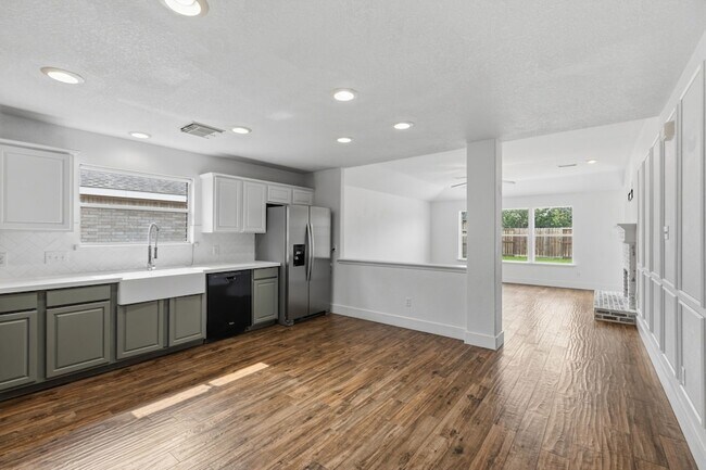 Building Photo - 9318 Castlegap Dr