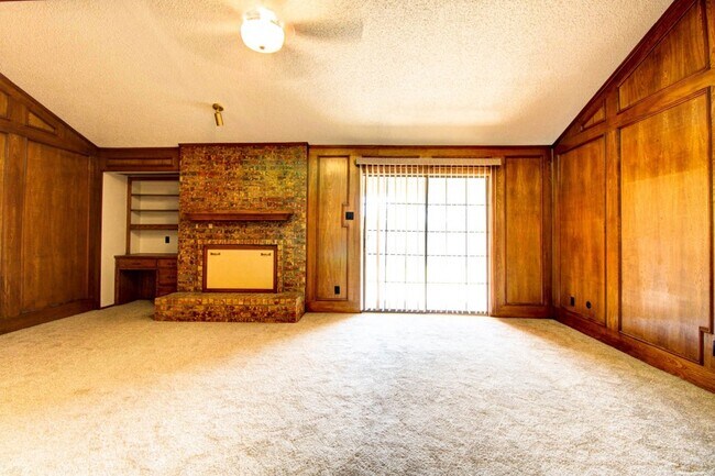 Building Photo - 758 Brighton Ln
