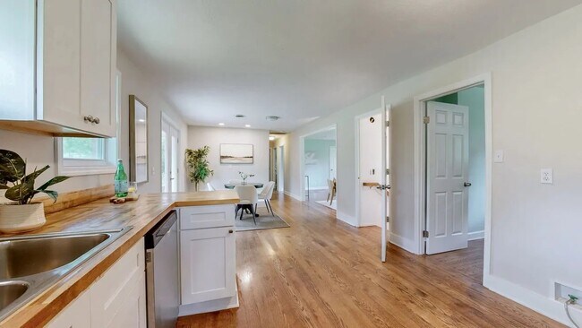 Building Photo - 1070 Draughon Dr