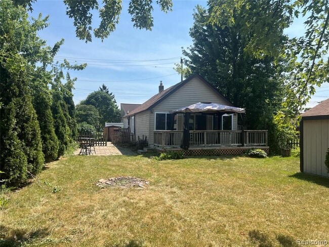 Building Photo - 15676 Frazho Rd