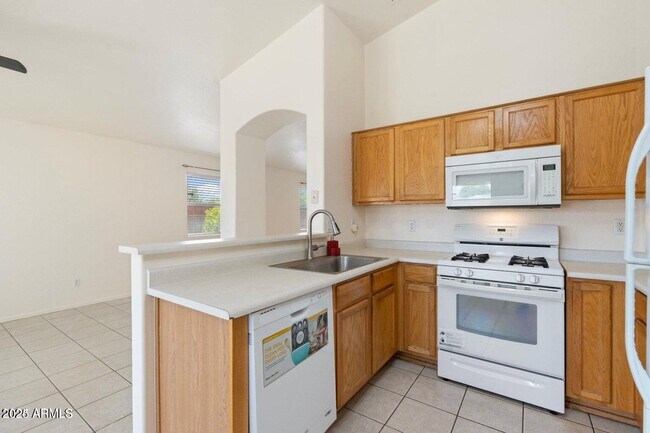 Building Photo - 10833 W Elm Ln