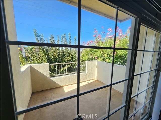 Building Photo - 1215 E San Antonio Dr