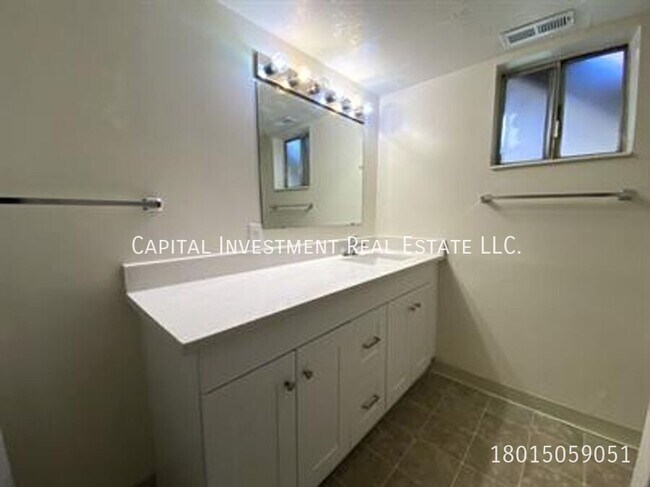 Building Photo - 1126 Crandall Ave S