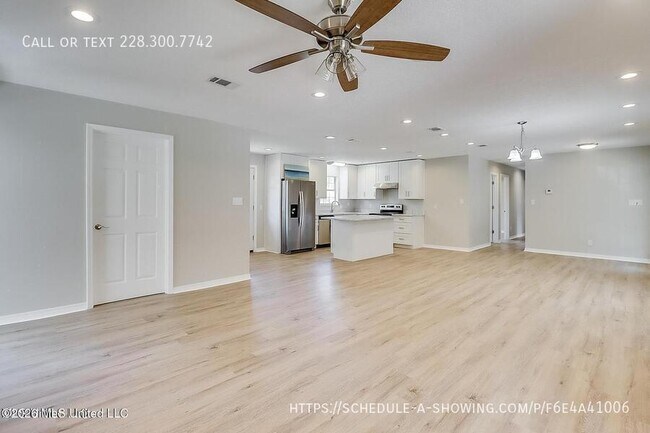 Building Photo - 912 Maple St