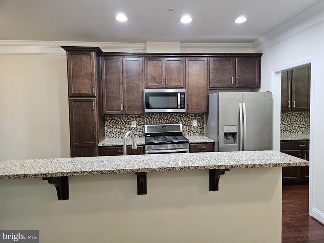 Building Photo - 6041 Maple Hill Rd