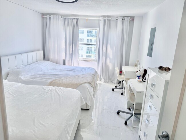 Building Photo - 3410-3410 Galt Ocean Dr