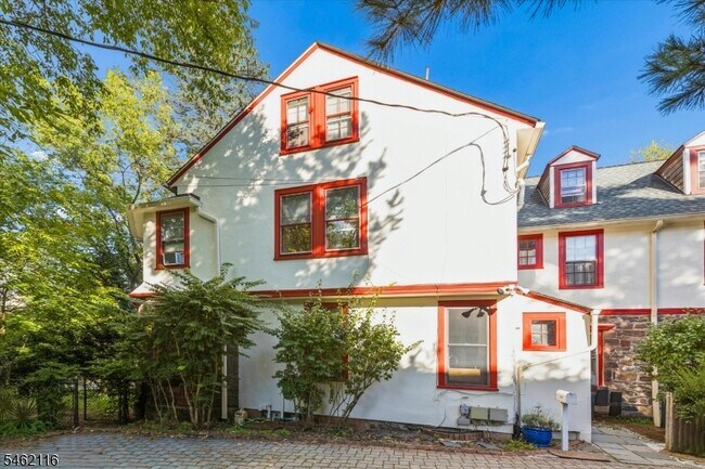 Building Photo - 145 Watchung Ave