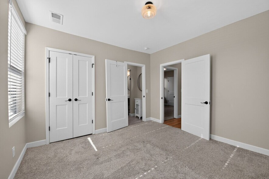 Building Photo - 2516 Agnes Ave