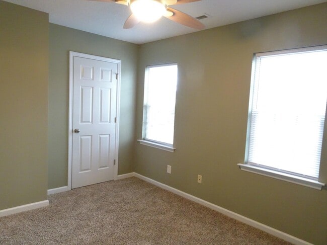 Building Photo - 4001 Grandeur Ave