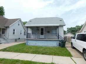 Building Photo - Smartly Located Bungalow in Great Area