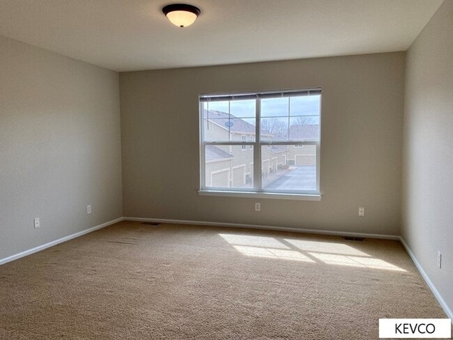 Building Photo - Bright, Comfortable Two Bedroom Townhouse!