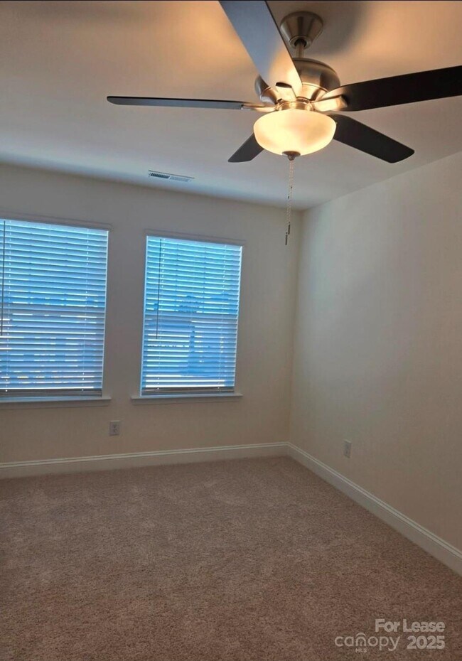Building Photo - 1522 Cedar Tree Dr