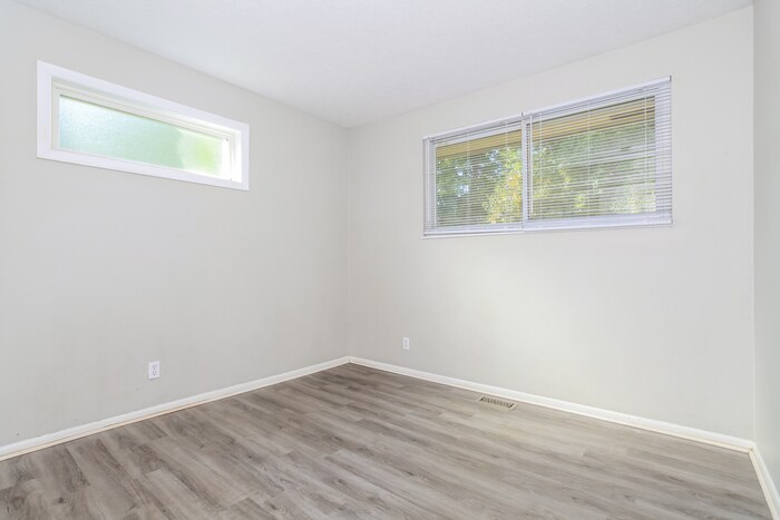 Building Photo - 800 Kenmar Dr