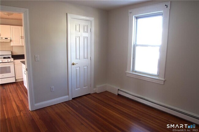 Building Photo - 81 Longfellow Ave