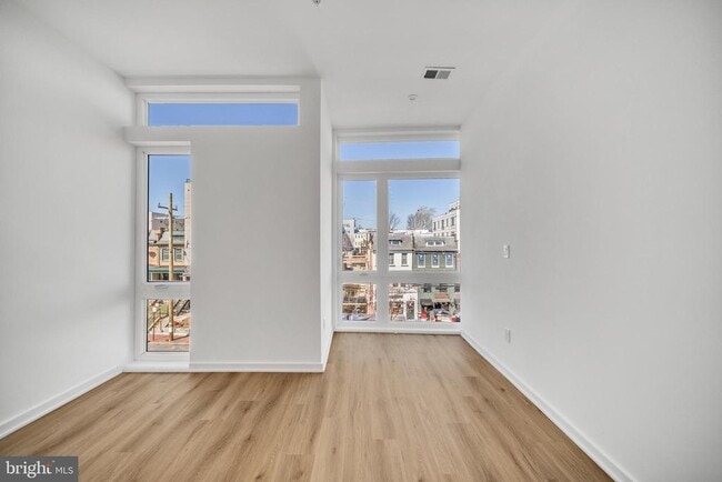 Building Photo - 710 Kennedy St NW