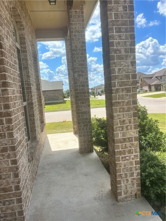 Building Photo - 1203 Kiskadee Branch Dr
