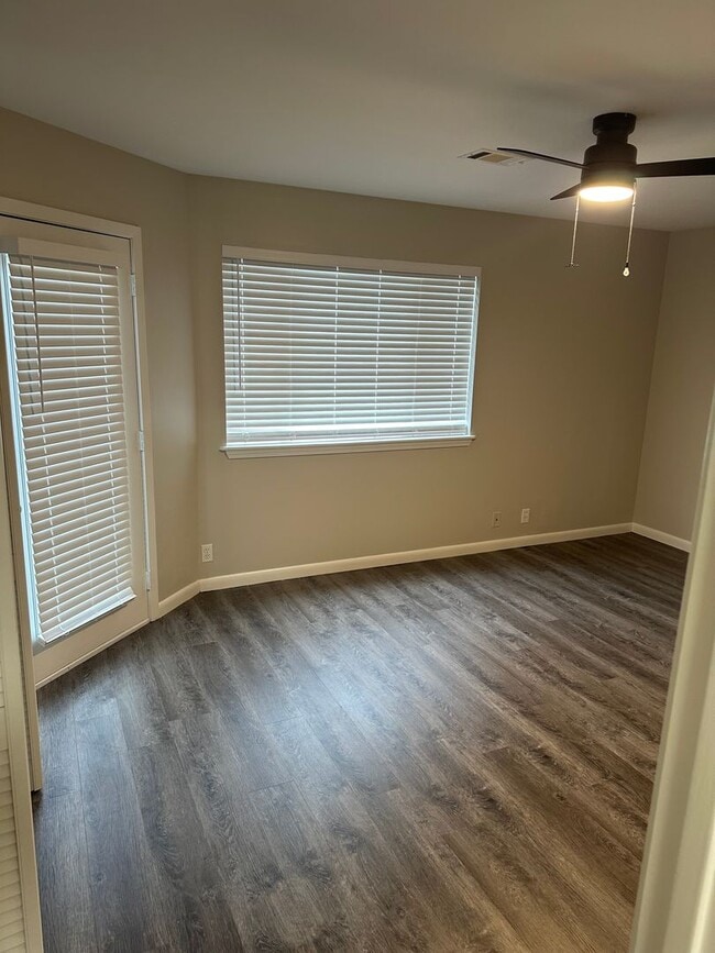 Building Photo - Completely Remodeled 2 Bedroom, 2 Bathroom ground floor Condo in Heber Springs