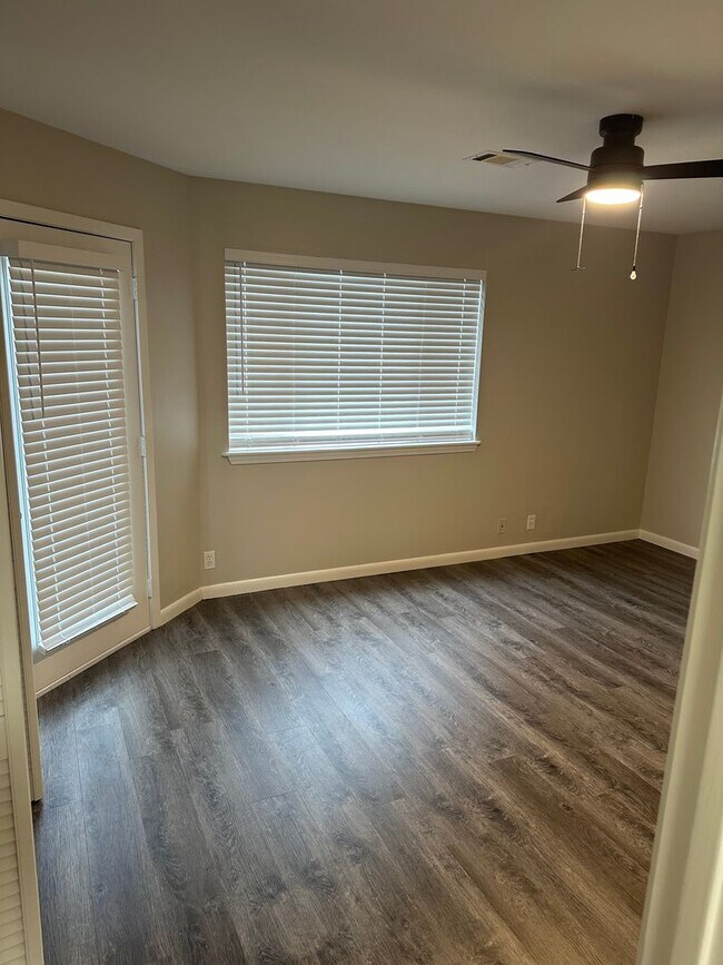 Building Photo - Completely Remodeled 2 Bedroom, 2 Bathroom...